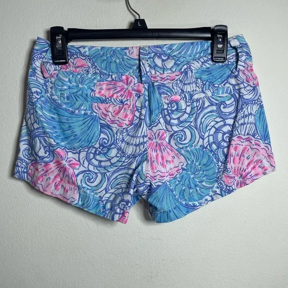 LILLY PULITZER "WALSH"
BLUE SHELL TO RAISE HAVEN
SHORTS SIZE- 00 - Picture 6 of 15